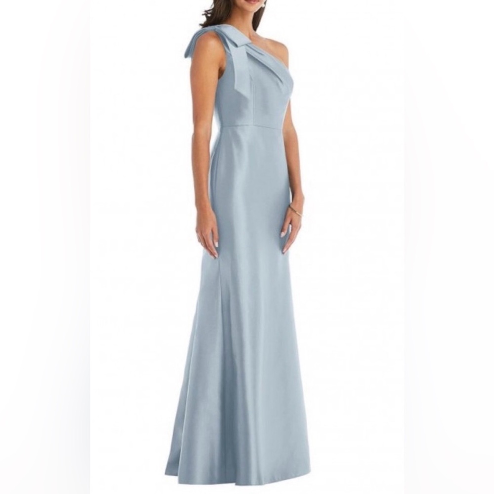 Alfred Sung Formal bridesmaid Dress | Color: Mist | Sz: 6